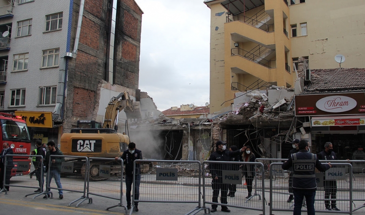 Malatya'da çöken binada tadilat yapan işçilerden 'bina çürük' savunması