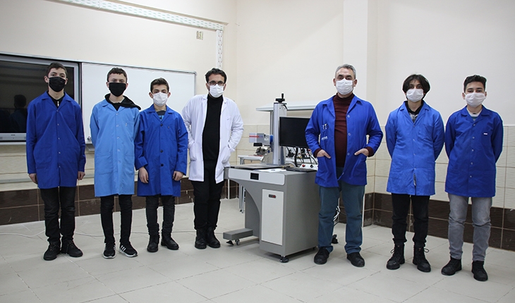 Konya'daki meslek liseliler lazer markalama makinesi üretti
