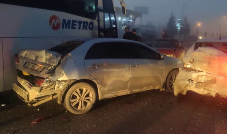 Afyonkarahisar’da 20 araç birbirine girdi: 31 yaralı