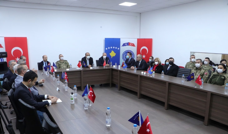 Türk askerinden Kosova’ya eğitim alanında destek