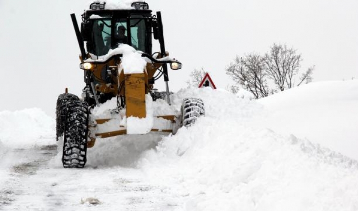 Yoğun kar nedeniyle 1183 yol ulaşıma kapandı