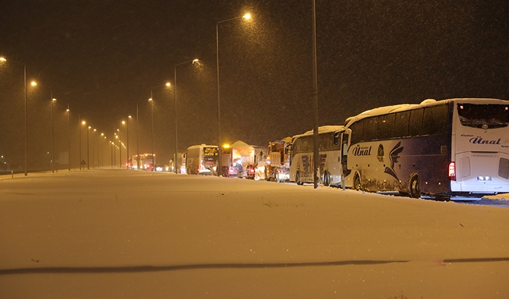 Aksaray'da kar ve tipi nedeniyle kapanan yollar yeniden trafiğe açıldı