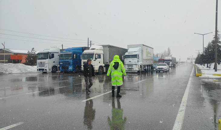 Konya-Antalya kara yolu çekici türü araç geçişine kapatıldı
