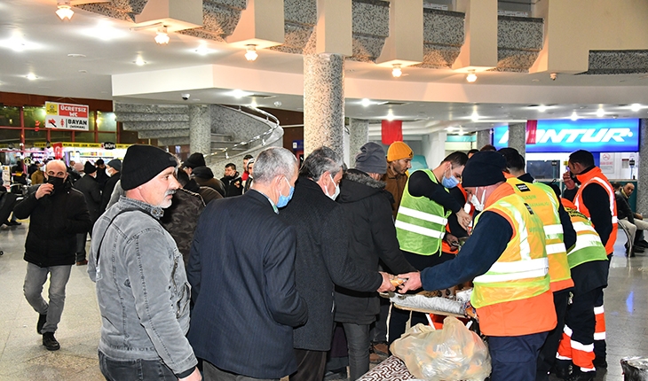 Konya Büyükşehir gece otogarda bekleyen yolculara çorba ikram etti