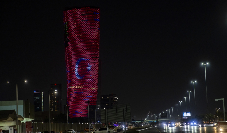 Abu Dabi’nin sembol binalarına Türk bayrağı yansıtıldı