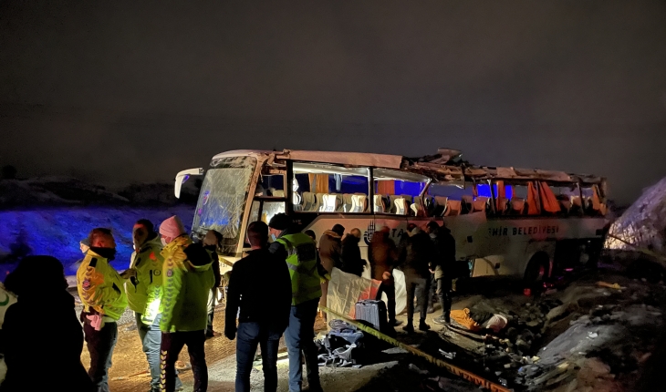 Çankırı'da cenaze yakınlarını taşıyan İBB’ye ait yolcu otobüsü devrildi: 2 ölü