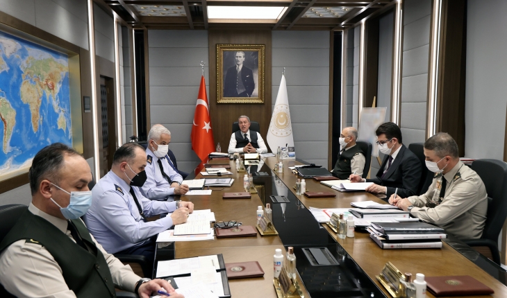 Milli Savunma Bakanı Akar, birlik komutanlarıyla toplantı yaptı