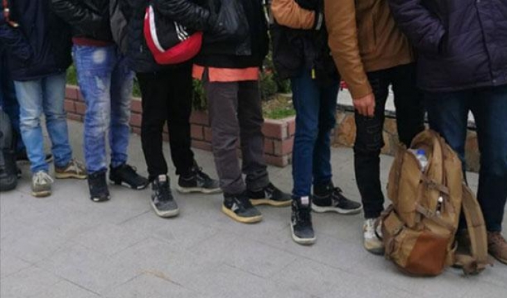 Van’da bir evde 33 düzensiz göçmen yakalandı