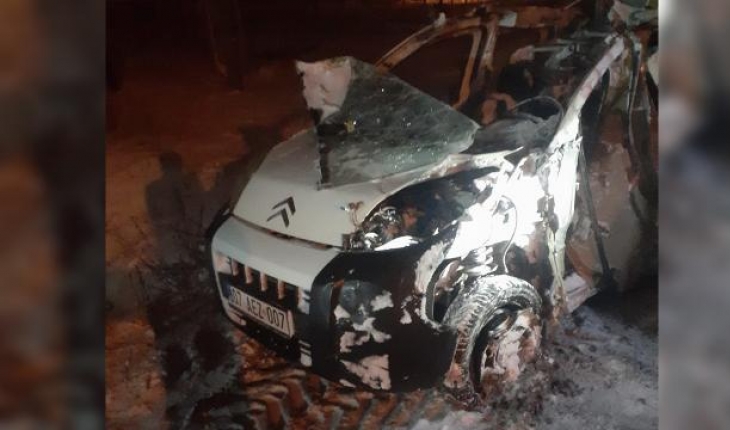 Kar küreme aracıyla otomobil çarpıştı: 3 ölü