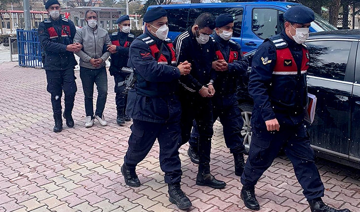 Konya’da çekiciyle tarım makineleri çalan 2 şüpheli tutuklandı