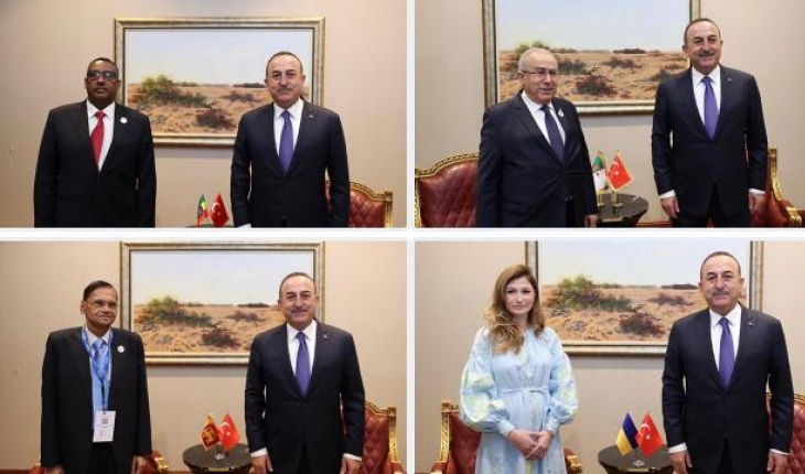 Bakan Çavuşoğlu, Katar’da ikili görüşmeler gerçekleştirdi