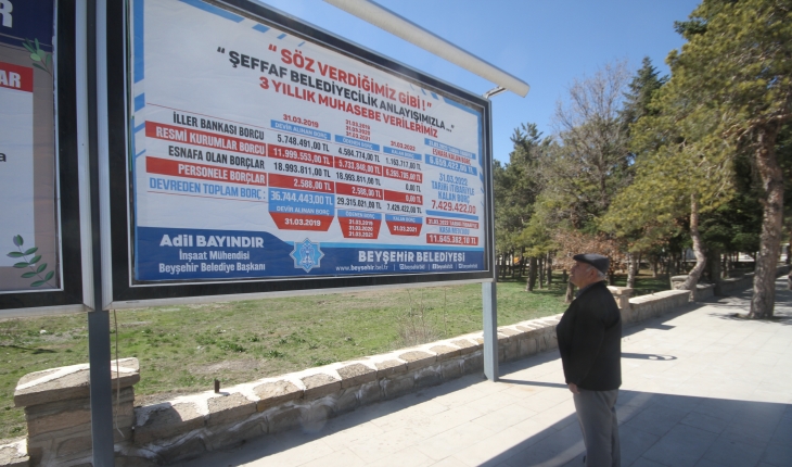 Beyşehir Belediyesi üç yıllık muhasebe verilerini şehrin billboardlarına astırdı