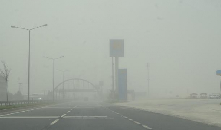 Aksaray-Adana kara yoluna “kum fırtınası“ engeli