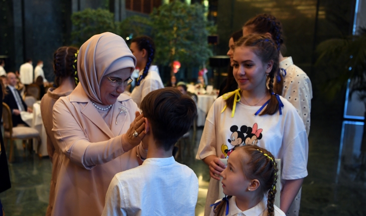 Emine Erdoğan, savaş mağduru çocuklarla bir araya geldi