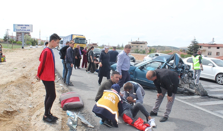 Afyonkarahisar-Konya yolunda kaza: 6 yaralı