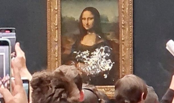 Mona Lisa tablosuna pastalı saldırı