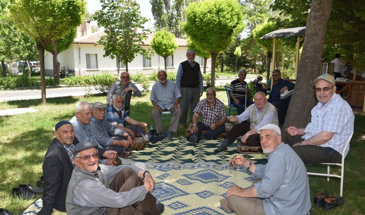 Karatay Belediyesi emekli konağı sakinlerini piknikte buluşturdu