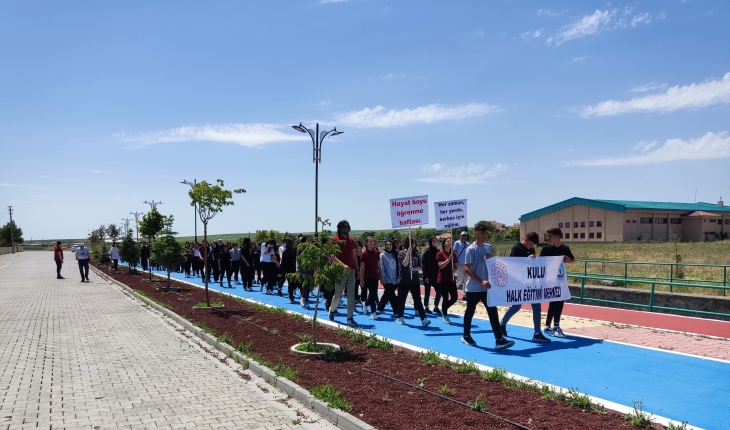 Kulu'da Hayat Boyu Öğrenme Haftası farkındalık yürüyüşü