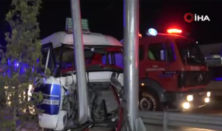 Yolcu minibüsü yön levhasına çarptı: 1’i ağır 12 yaralı