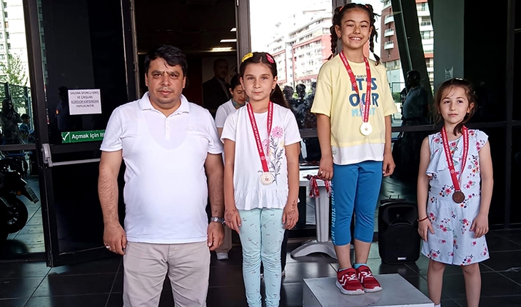 Karatay Belediyespor Kulübü Satranç Takımı’ndan önemli dereceler