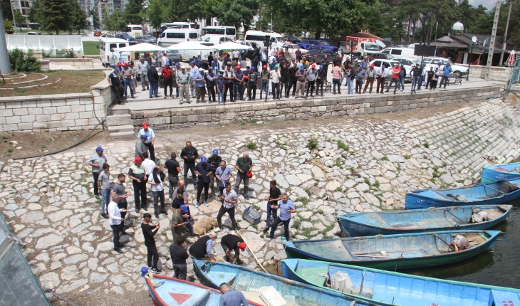 Yasak sona erdi: Beyşehir Gölü'nde yeni sezon dualarla açıldı