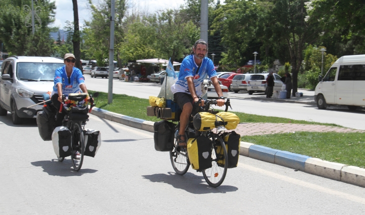 Bisikletle dünya turuna çıkan Arjantinli ikili, Konya'da mola verdi