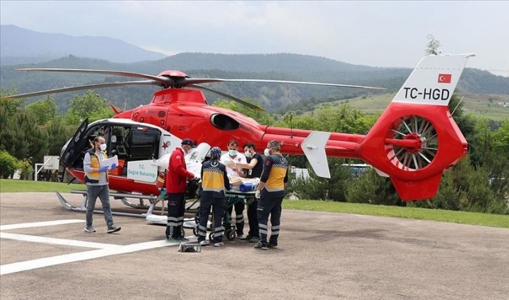 Kalp krizi geçiren hasta helikopter ambulansla sevk edildi