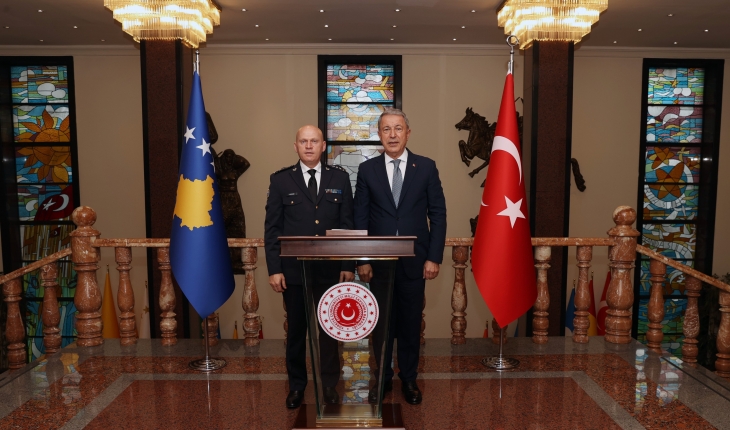 Bakan Akar, Kosova Güvenlik Kuvveti Komutanı'nı kabul etti