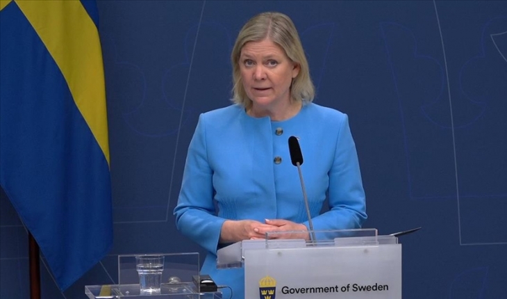 İsveç Başbakanı, PKK'yı simgeleyen bez parçalarıyla poz veren milletvekillerini eleştirdi
