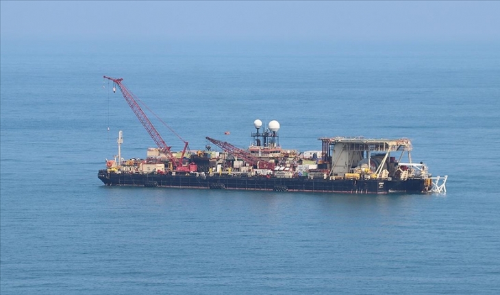 Karadeniz’deki doğal gazı taşıyacak boruların derin sulara serimi başladı