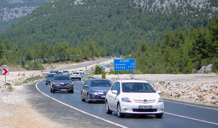 Antalya-Konya kara yolunda bayram trafiği yoğunluğu