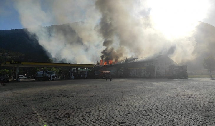 Konya’da dinlenme tesisinde yangın: 10 kişi dumandan etkilendi