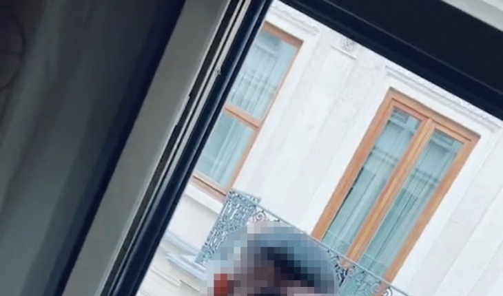 Otel penceresinden dolar saçtı: O anları paylaşınca yakalandı