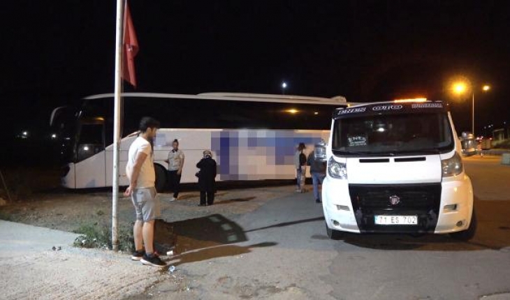 40 can hiçe sayıldı, yolcular polisi aradı: Direksiyon dönmüyor