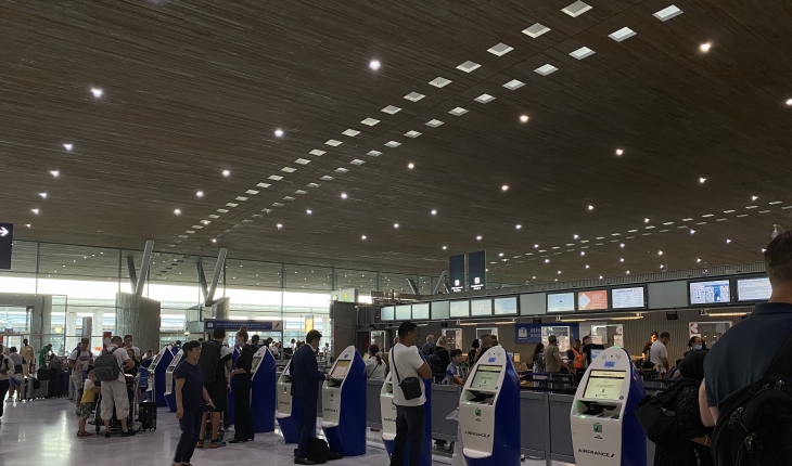 Avrupa’daki havalimanlarında personel eksikliği ve aşırı yoğunluk krizi sürüyor