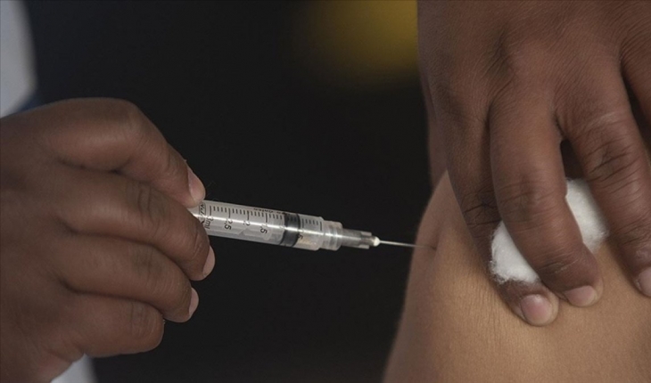 Hindistan’da, 39 öğrenciye tek şırınga ile aşı yapıldı