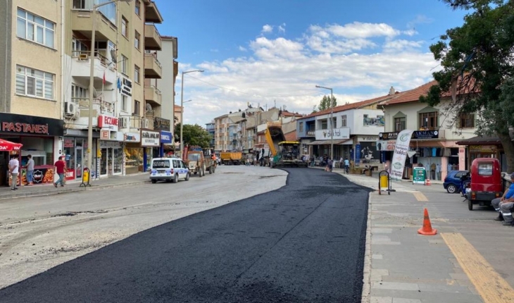 Seydişehir’de sıcak asfalt serimi çalışmaları sürüyor