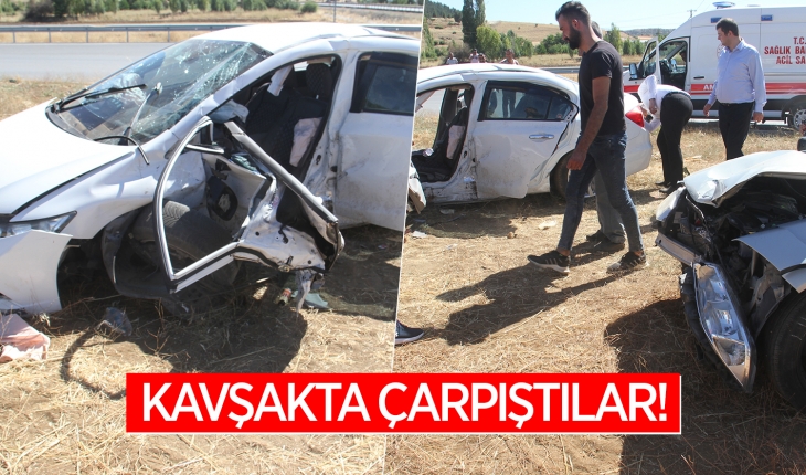Konya'da kavşakta iki otomobil bir birine girdi: 3 yaralı