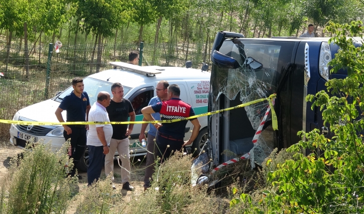 Tur otobüsü devrildi: 1 ölü, 54 yaralı