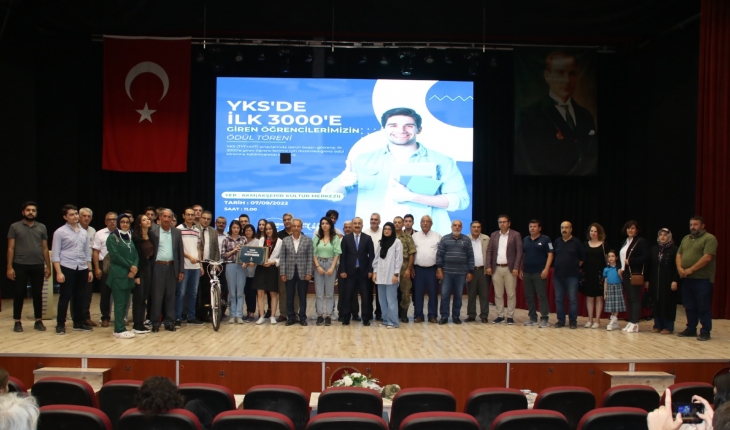 Akşehir Belediyesi’nden başarılı öğrencilere ödül