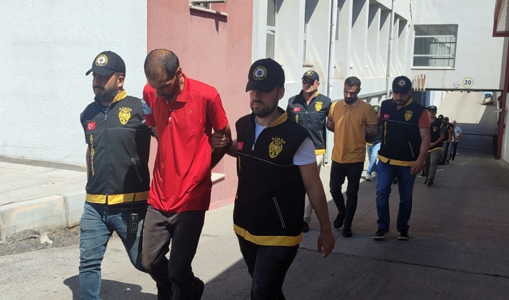 Adana’daki hırsızlık operasyonunda 12 şüpheli gözaltına alındı