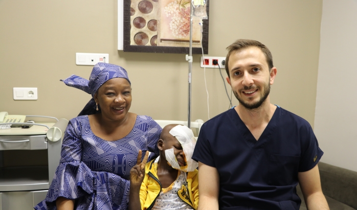 Tümörün yüzünü kapladığı Kamerunlu çocuk Gaziantep’te ameliyat edildi