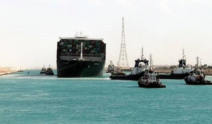 Mısır, Süveyş Kanalı’ndan geçiş ücretlerine zam yaptı