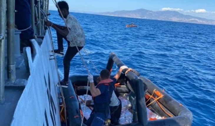 Yunanistan’ın ölüme terk ettiği 66 düzensiz göçmen kurtarıldı