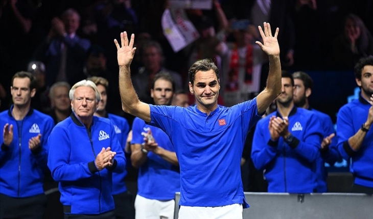Tenisin efsanesi Federer son maçının ardından kortlara veda etti