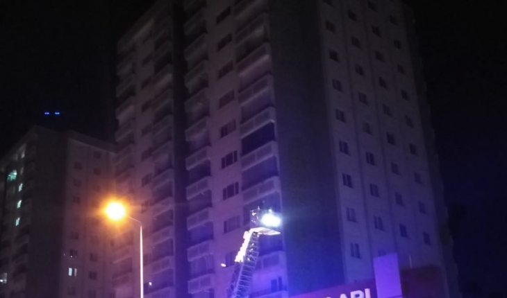 14 katlı apartmanda yangın: 1 kişi öldü, 2 itfaiye eri dumandan etkilendi