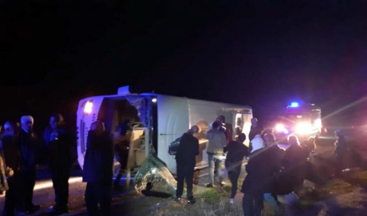 Cenazeye gidenleri taşıyan yolcu otobüsü devrildi: 26 yaralı