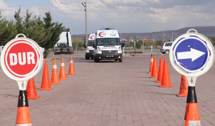 Aksaray’da 112 ekibine ambulans sürüş eğitimi verildi