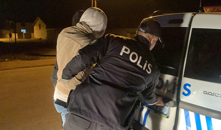 Konya’da çalıntı motosiklet ile kaçan şüpheliler kovalamaca sonucu yakalandı