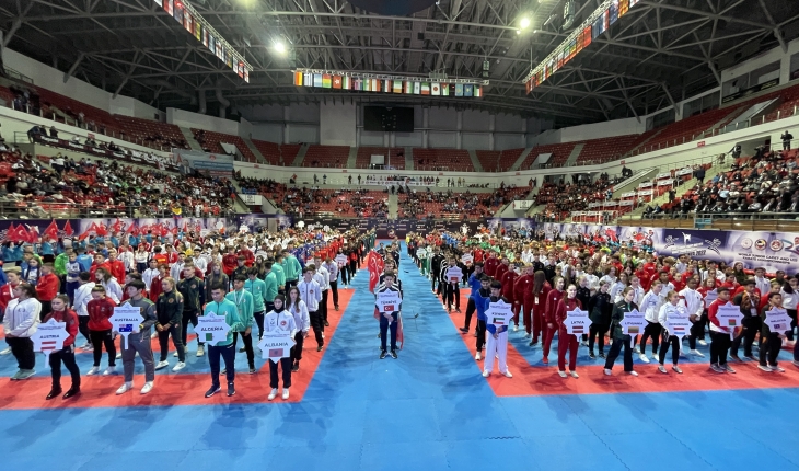 Ümit, Genç ve 21 Yaş Altı Dünya Karate Şampiyonası’nın açılış seremonisi yapıldı